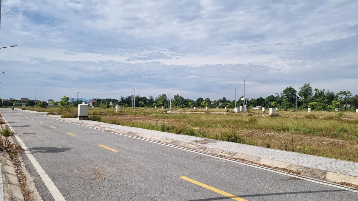 Từ một dự án được phê duyệt 52 lô đất biệt thự, 5 năm sau cũng trên diện tích đất này, dự án được chia thành 196 lô đất.