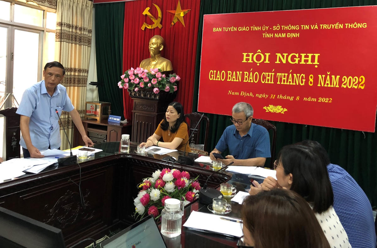 Ông Lại Văn Hiếu, Phó Giám đốc Sở Nội vụ Nam Định thông tin về kết quả sắp xếp, sáp nhập thôn (xóm), tổ dân phố trên địa bàn tỉnh chiều ngày 31/8.