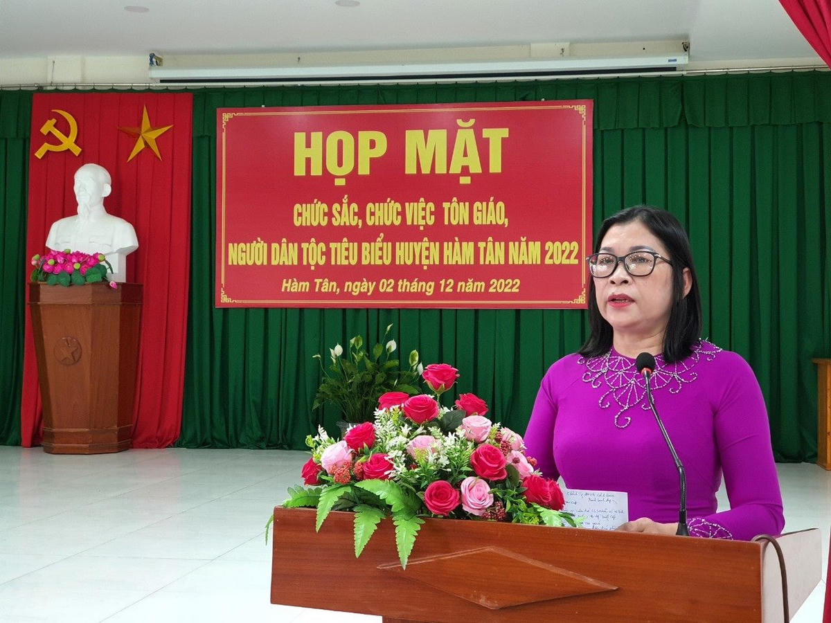  Bà Bố Thị Xuân Linh, Chủ tịch Ủy ban MTTQ Việt Nam tỉnh Bình Thuận, phát biểu tại buổi găp mặt.