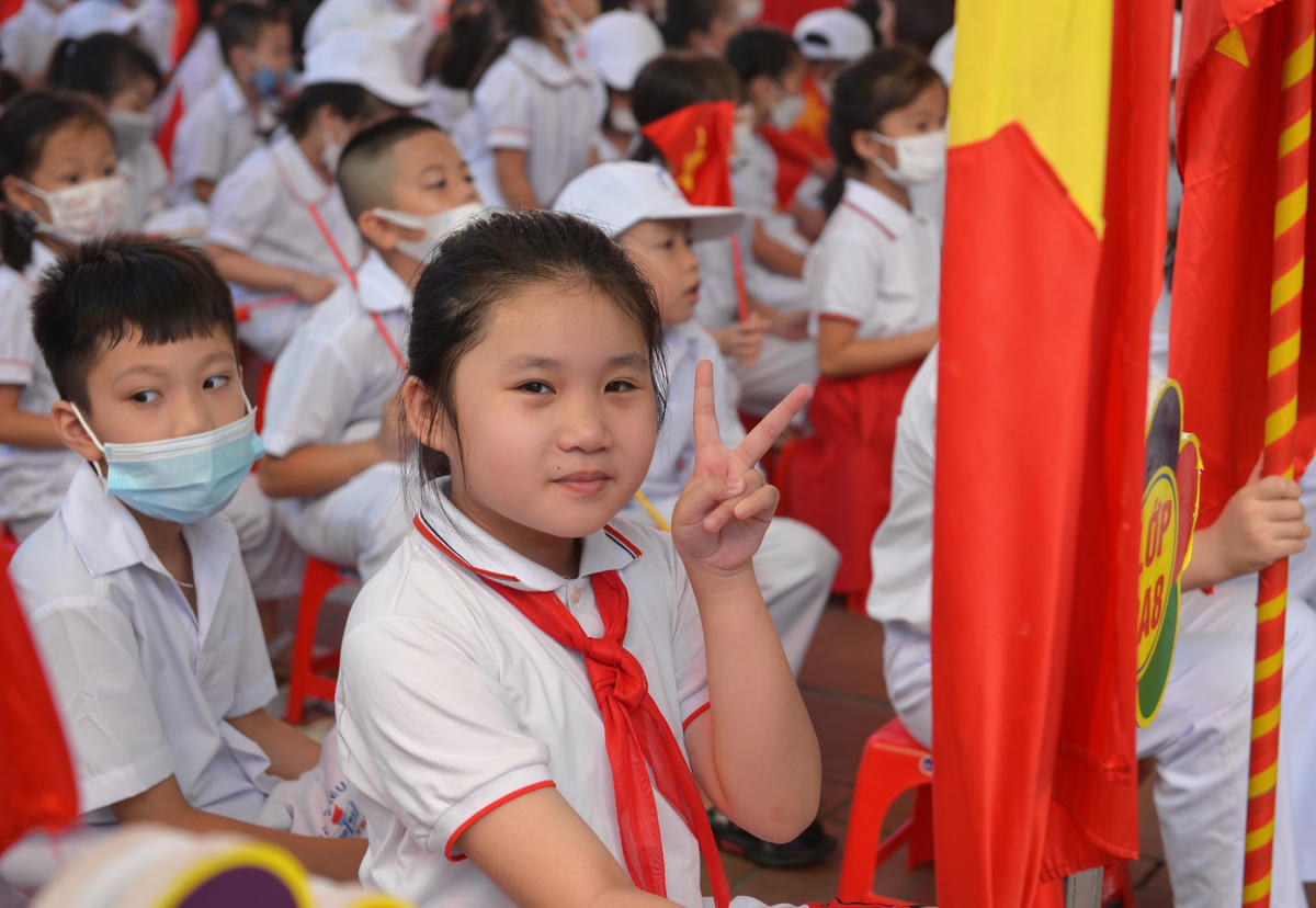 Học sinh nơi đảo tiền tiêu xa nhất hân hoan đến trường