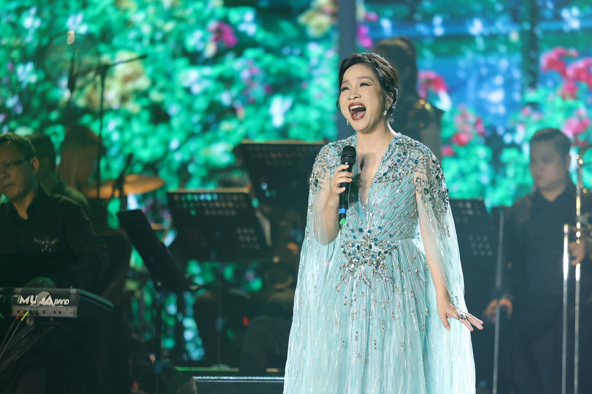 Diva Mỹ Linh "đốt cháy" đêm Chung kết Sao Mai 2022. 