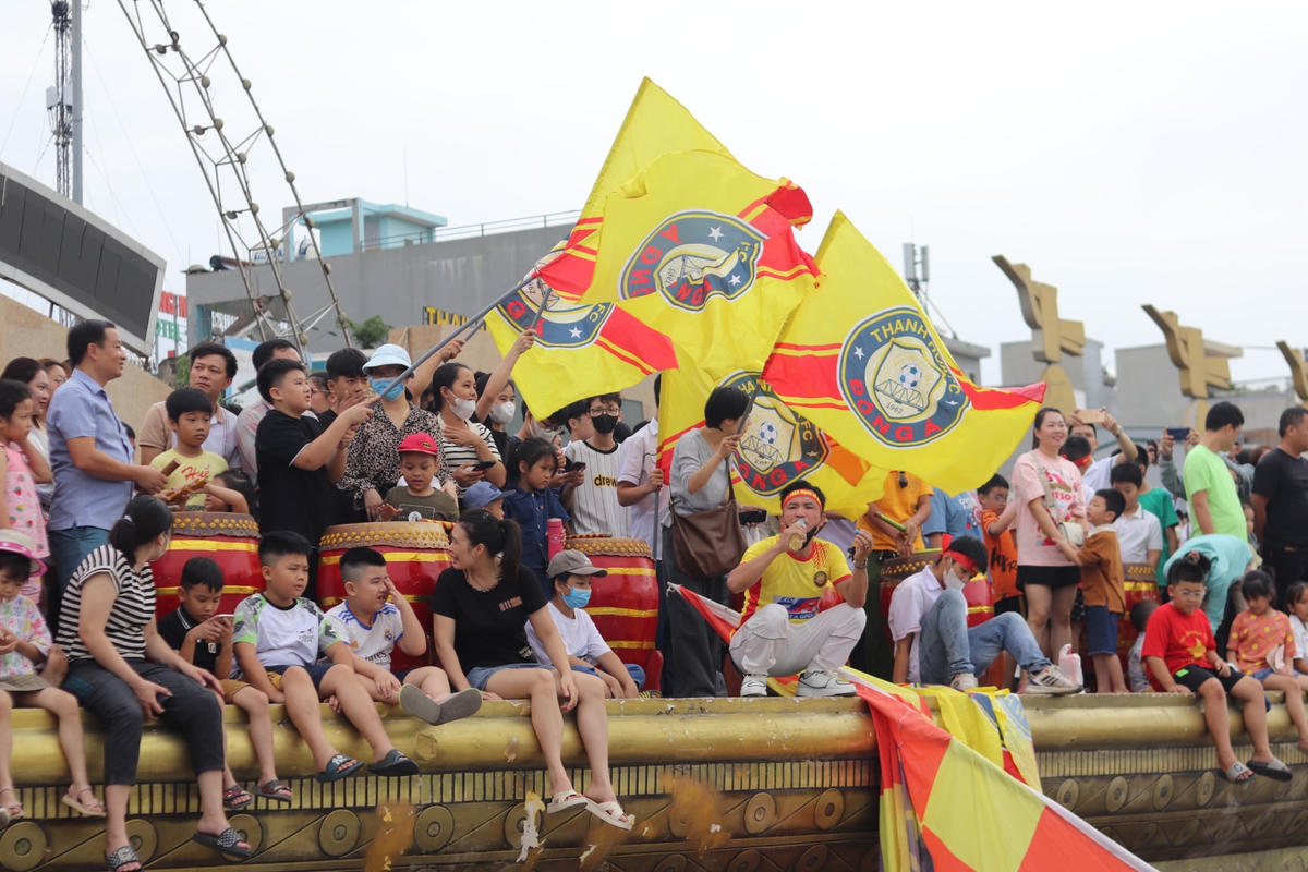 [Ảnh]: Điểm cầu Olympia tại Thanh Hóa ‘nổ tung’ sau chiến thắng của Lê Xuân Mạnh