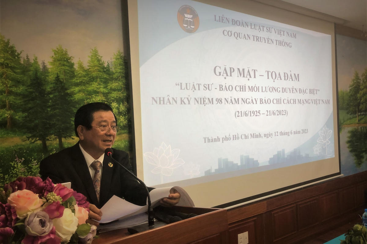 Luật sư Nguyễn Văn Hậu, Ủy viên Ban Thường vụ, Chủ nhiệm Cơ quan Truyền thông Liên đoàn Luật sư Việt Nam thông tin tại tọa đàm. Ảnh: Hồng Phúc.