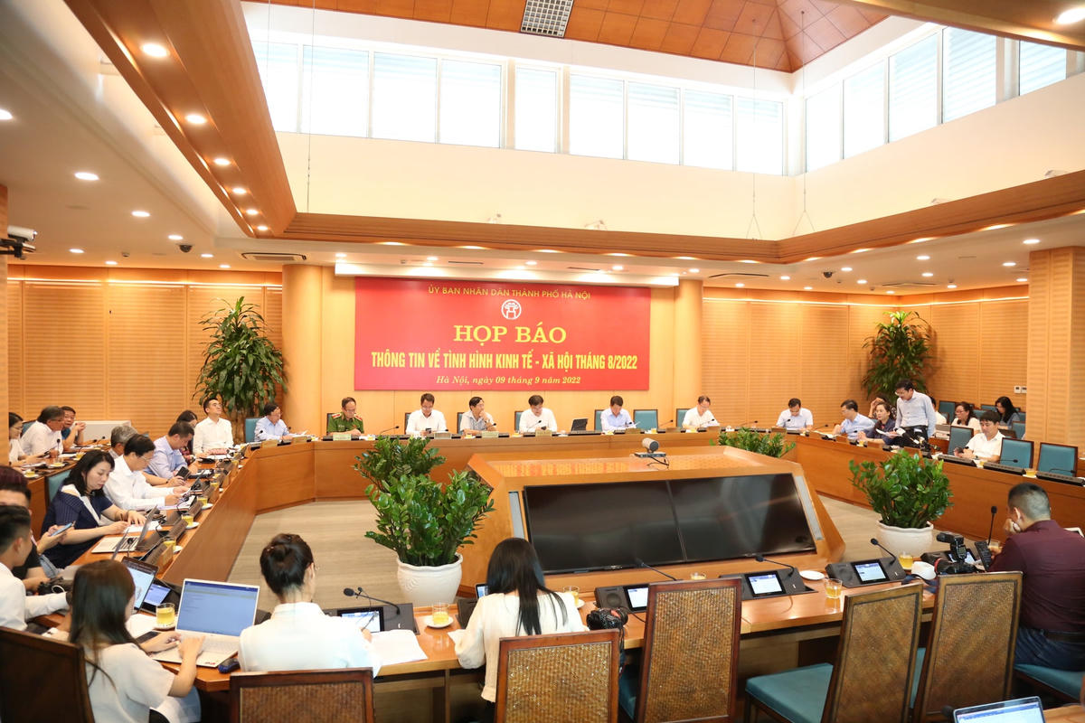 Toàn cảnh buổi họp báo.