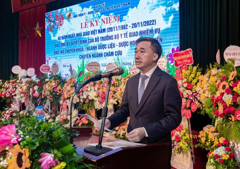 Thứ trưởng Bộ Y tế Trần Văn Thuấn phát biểu tại buổi lễ.