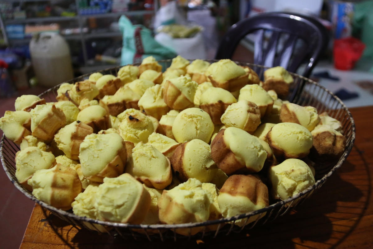 Một mẻ bánh thuẫn mới được hoàn thành.