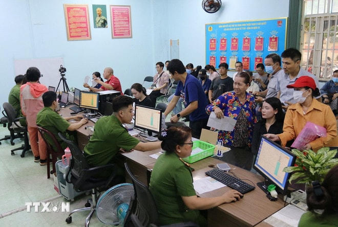ttxvn-can-cuoc-cong-dan-1-4824.jpg