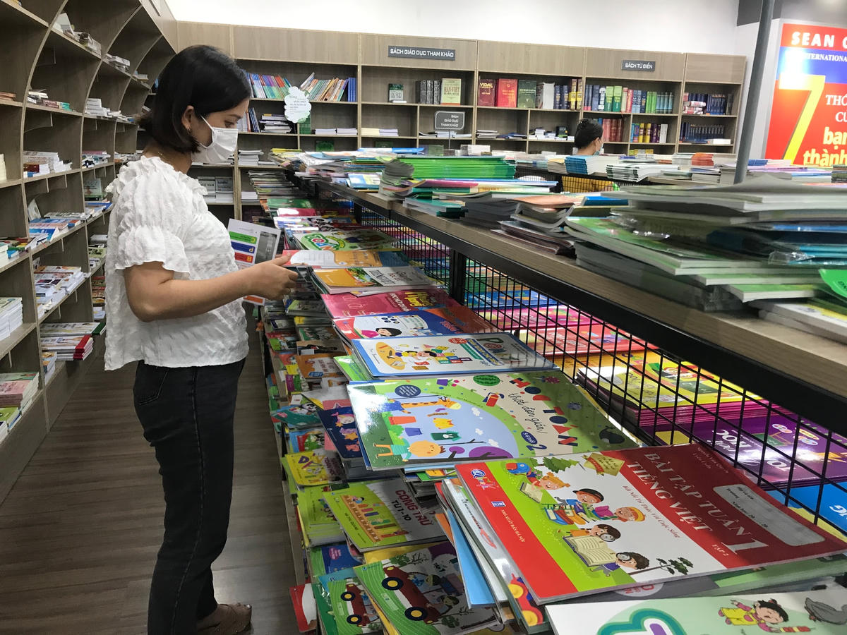 Sách giáo khoa của Chương trình Giáo dục phổ thông mới nhận được sự quan tâm của xã hội. Ảnh: Đức Quang.