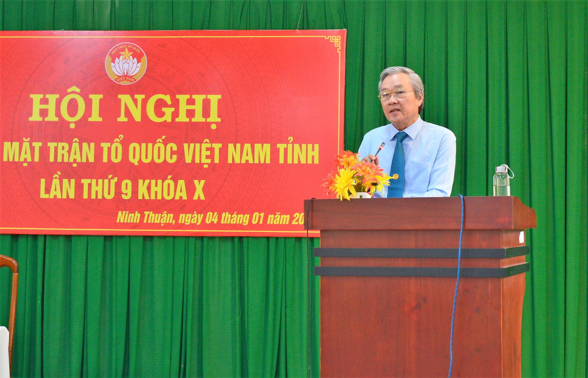 Ông Lê Văn Bình, UVTV Tỉnh ủy, Chủ tịch Ủy ban MTTQ Việt Nam tỉnh Ninh Thuận phát biểu tại hội nghị.