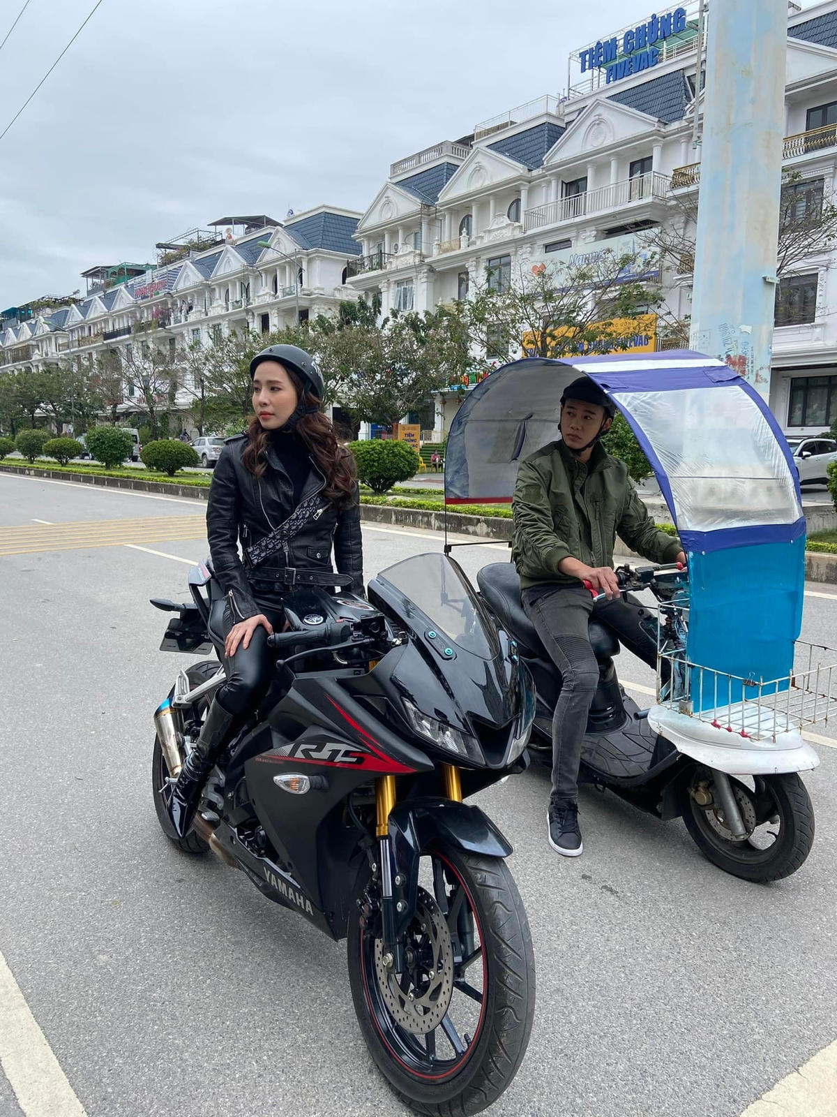 Minh Hoàng bật mí, anh đã phải “đả thông tư tưởng” cho bạn gái trước mỗi phân cảnh thân mật cùng bạn diễn.