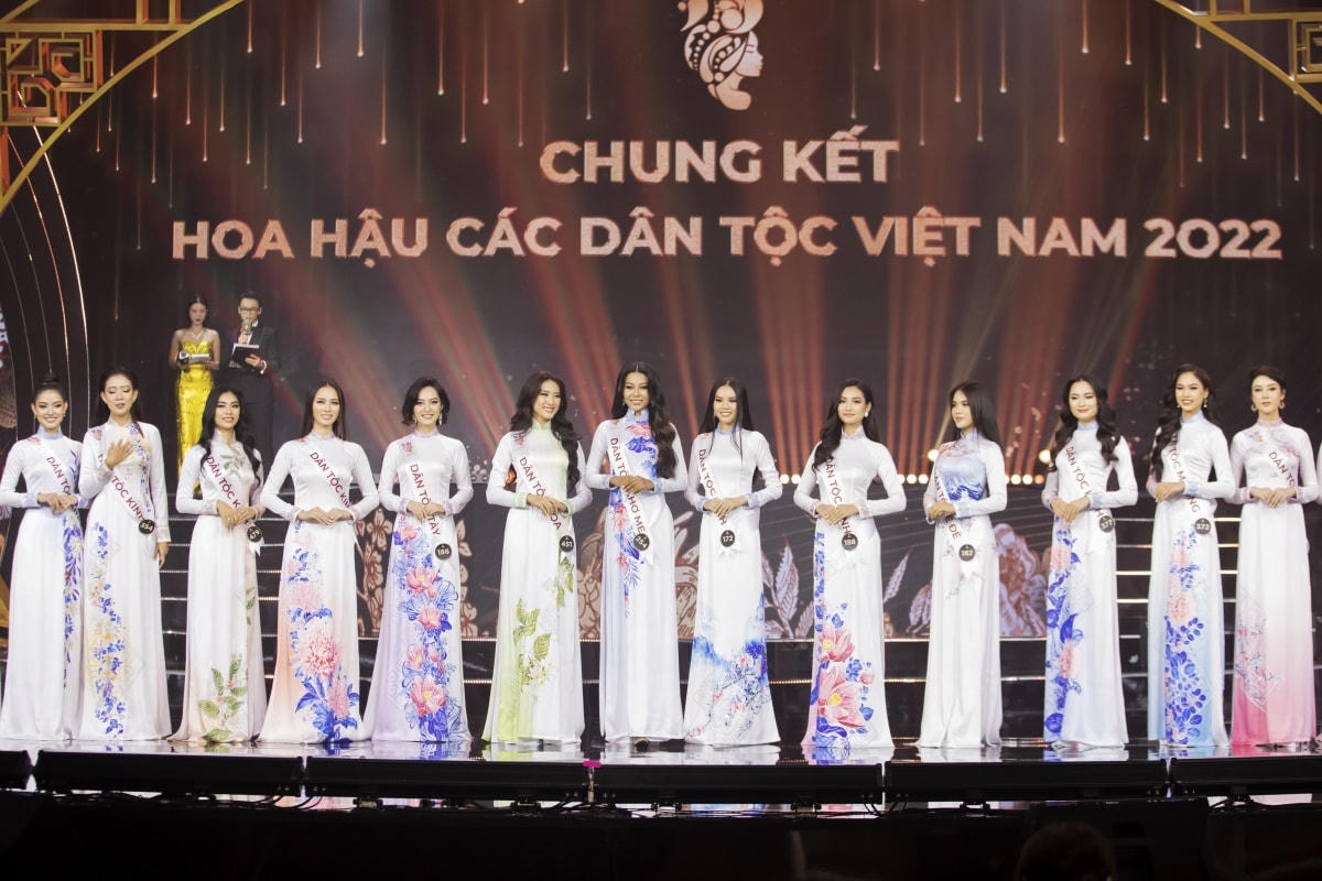 Nông Thuý Hằng đăng quang Hoa hậu các dân tộc Việt Nam 2022