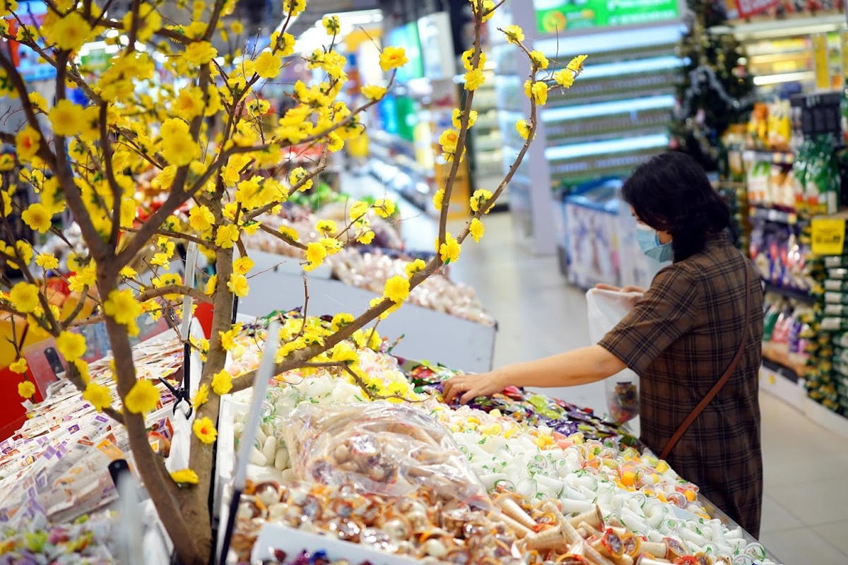 Hiện nguồn cung hàng hóa đã dồi dào phục vụ Tết Quý Mão. Ảnh: Quang Vinh.