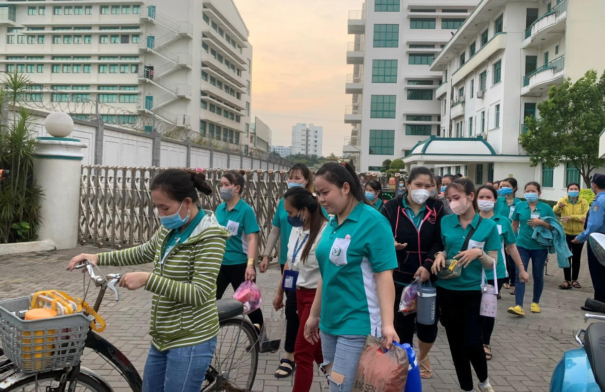 Công nhân tại các tỉnh phía Nam thấp thỏm lo mất việc vì đơn hàng sụt giảm> Ảnh: Thanh Giang.