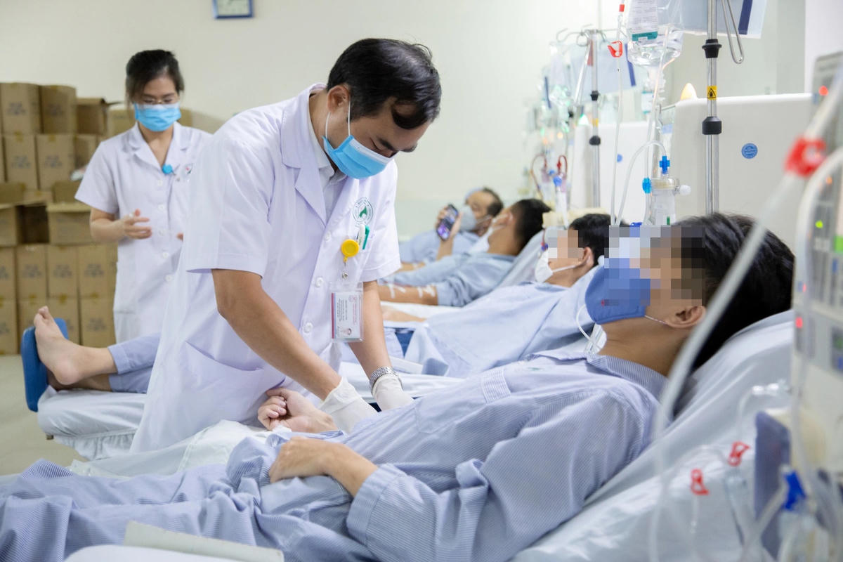 Điều trị cho bệnh nhân suy thận mạn tại Bệnh viện đa khoa Đức Giang. Ảnh: BVCC.