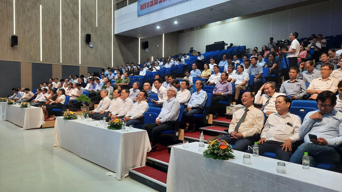 Các đại biểu tham dự Hội nghị.