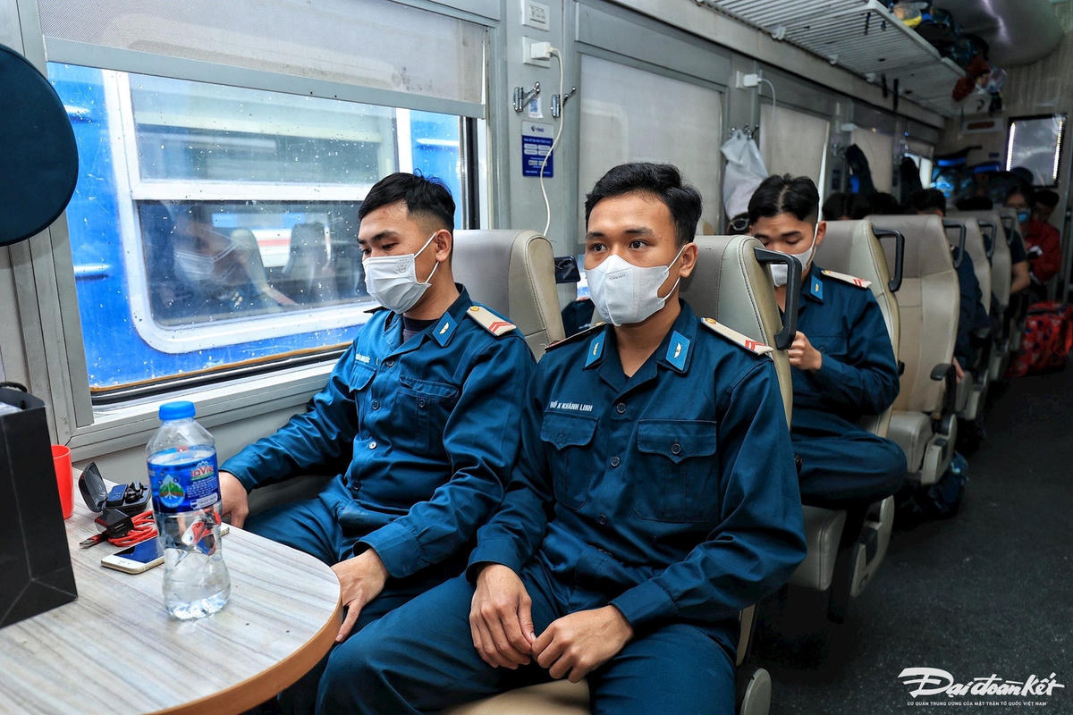 W_ga_ha_noi-le-khanh6.jpg