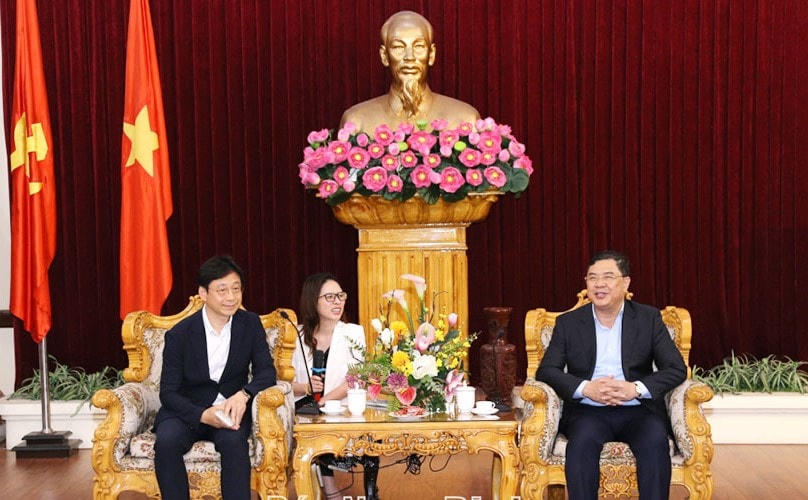 Bí thư Tỉnh ủy Nam Định Phạm Gia Túc (phải) và ông Sang Young Jin, Tổng Giám đốc Tập đoàn Taekwang Power (Hàn Quốc) tại buổi làm việc ngày 24/5.