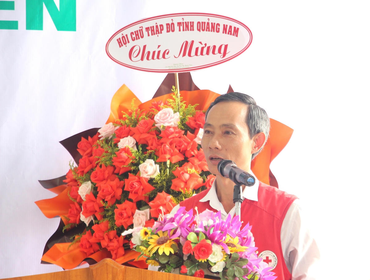 Ông Lê Tấn Minh, Chủ tịch Hội chữ thập đỏ tỉnh Quảng Nam phát biểu tại lễ ra mắt.