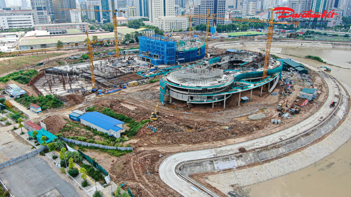 Cung Thiếu nhi mới có 2 khu nhà A và B. Hiện nhà A gồm 7 tầng, đã hoàn thiện kết cấu phần móng, xây đến tầng 3. 
