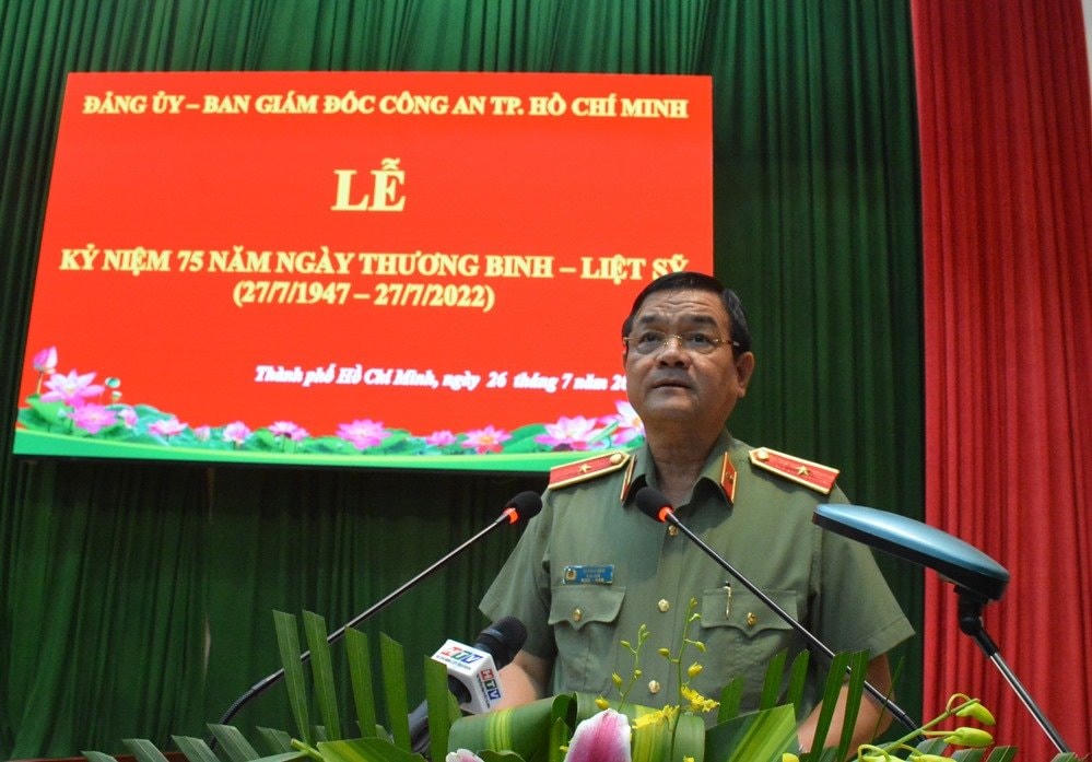 Thiếu tướng Lê Hồng Nam, Giám đốc Công an TP HCM phát biểu tại buổi họp mặt.