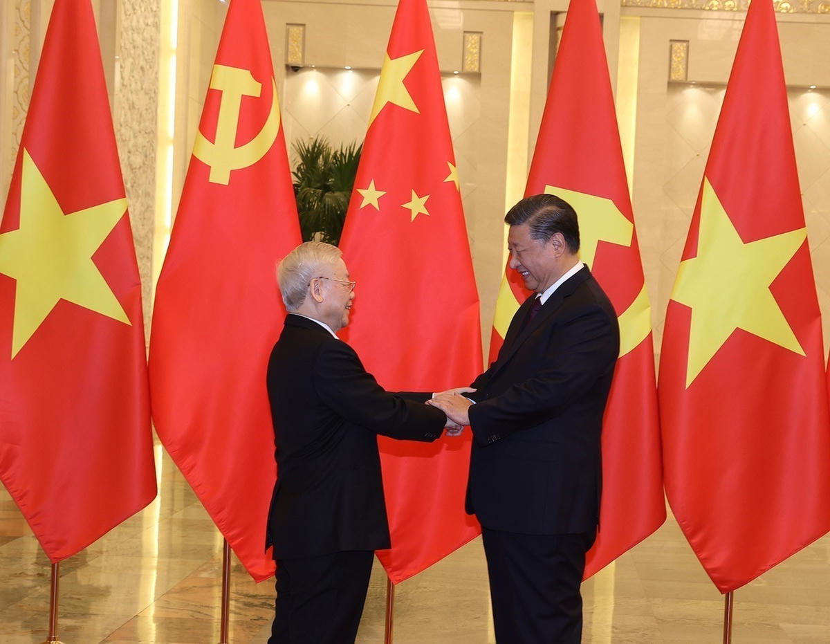 Tổng Bí thư, Chủ tịch nước Trung Quốc Tập Cận Bình đón Tổng Bí thư Nguyễn Phú Trọng. Ảnh: Trí Dũng – TTXVN.