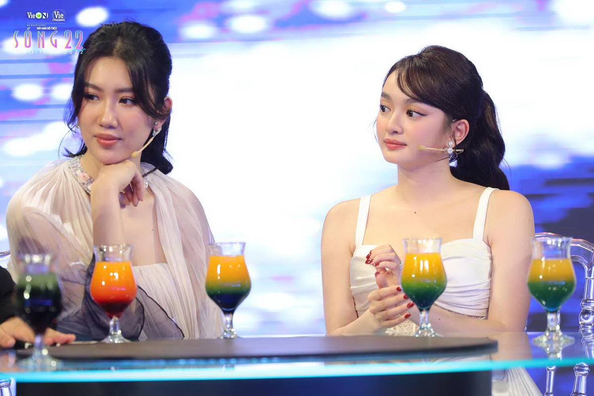 Nhiều nghệ sĩ xuất hiện trong Sóng 22.