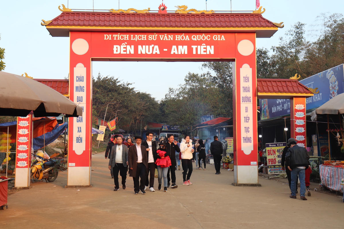 Sáng 30/1 (tức mùng 9 Tết Nguyên đán), UBND huyện Triệu Sơn đã bắt đầu khai mạc lễ hội đền Nưa - Am Tiên năm 2023 để tưởng nhớ công ơn của anh hùng dân tộc Triệu Thị Trinh (Bà Triệu).  