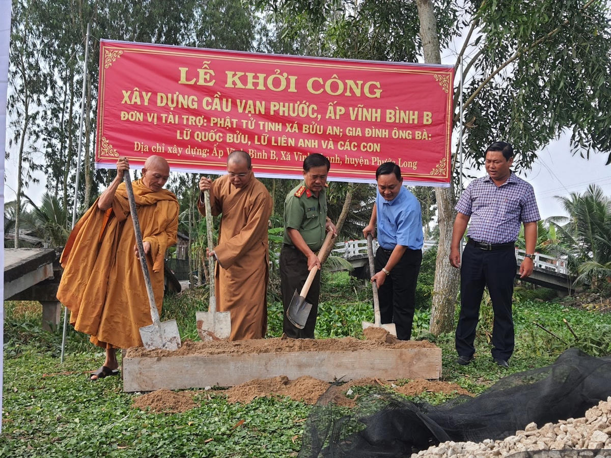 Khởi công xây cầu bê tông nông thôn Vạn Phước tại xã Vĩnh Thanh, huyện Phước Long, tỉnh Bạc Liêu.
