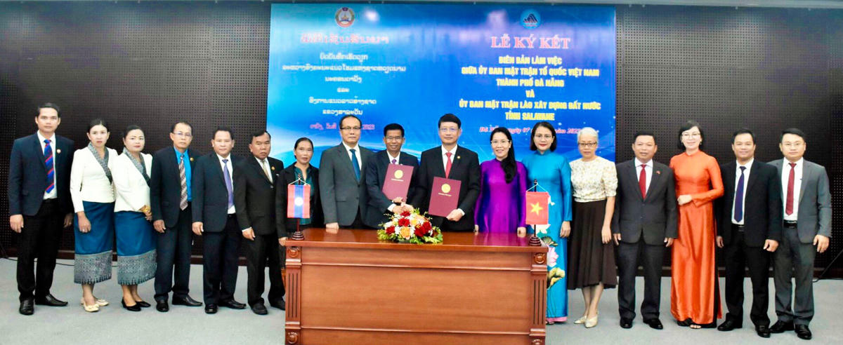 Trao đổi biên bản hợp tác giai đoạn 2023 - 2025 giữa Mặt trận Đà Nẵng và Mặt trận tỉnh Salavane Lào . Ảnh Mặt trận Đà Nẵng.
