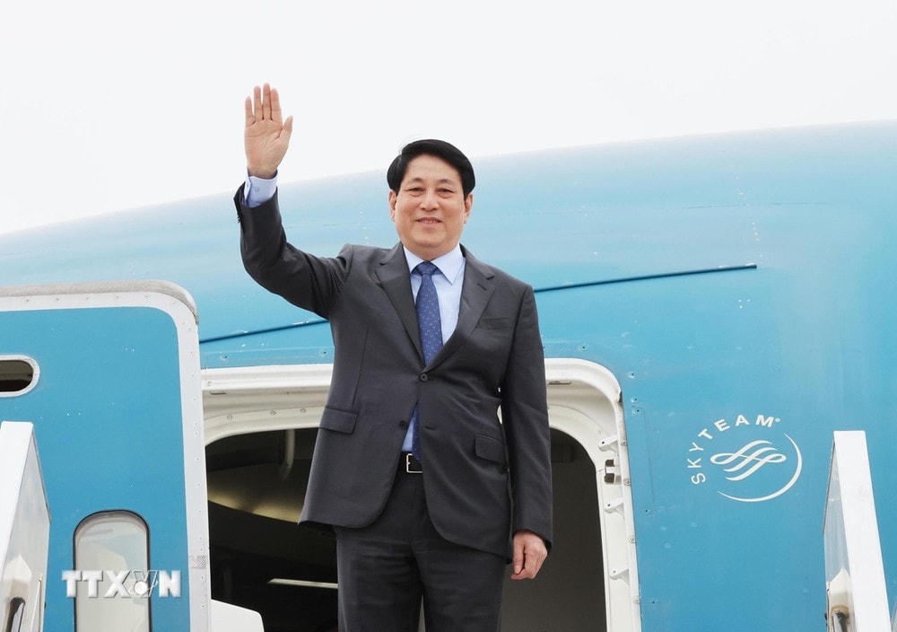 Chủ tịch nước Lương Cường đến Sân bay Quốc tế Jorge Chávez ở thủ đô Lima. (Ảnh: Lâm Khánh/TTXVN) ttxvn_chu_tich_nuoc_1.jpg