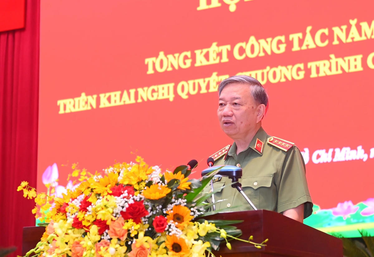 Đại tướng Tô Lâm, Ủy viên Bộ Chính trị, Bộ trưởng Bộ Công an phát biểu chỉ đạo tại Hội nghị. Ảnh: T.Lữ.