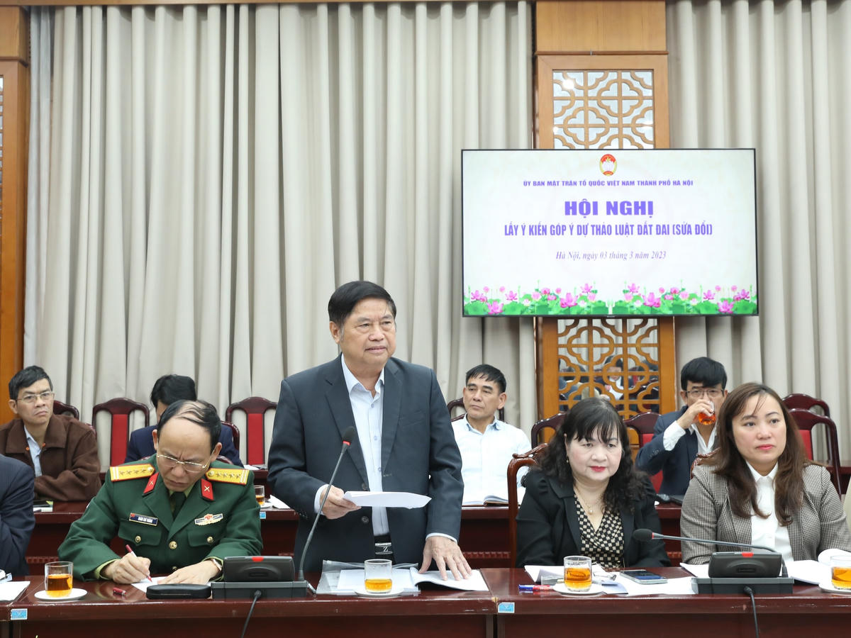 Các đại biểu phát biểu góp ý tại hội nghị.