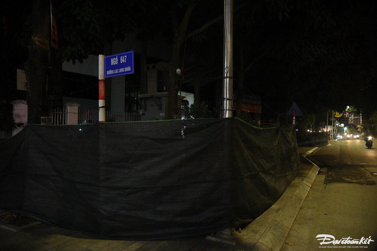 W_mac_man_trong_dao_quat-le-khanh3.jpg