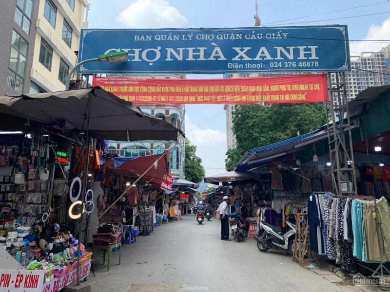 Chợ Nhà Xanh (Hà Nội) - Nơi xảy ra vụ hành hung khách hàng khiến dư luận bức xúc.