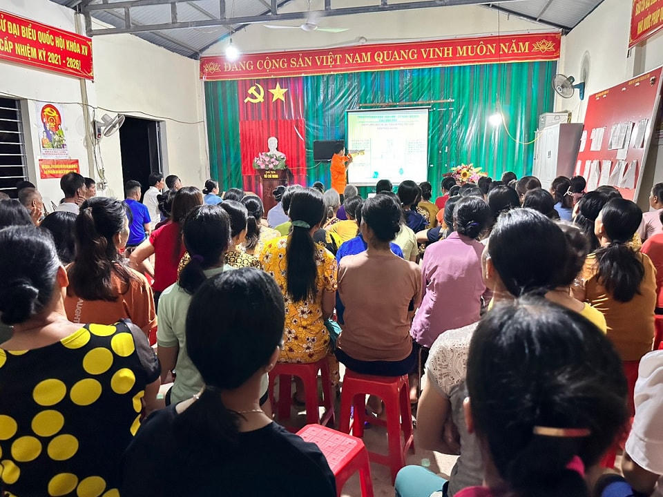 Phối hợp với chính quyền địa phương tổ chức tuyên truyền, phổ biến, hướng dẫn các hộ dân sử dụng điện an toàn, tiết kiệm.