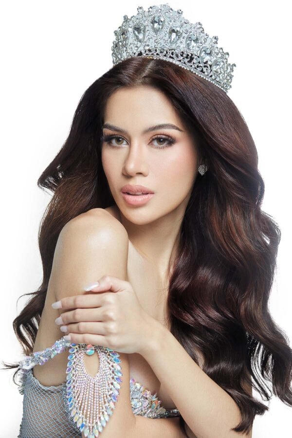 Chiến thắng của người đẹp gây tranh cãi vì những lùm xùm từ chung kết Miss Grand Internatinal. Tuy nhiên, khách quan để đánh giá, người đẹp đến từ Philippines có hình thể đẹp, được fan dành lời khen vì có kỹ năng trình diễn tốt. 