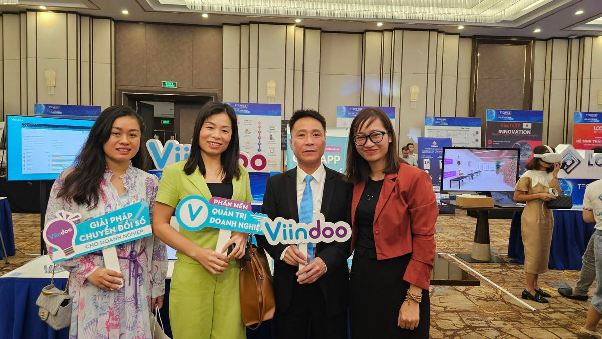 Đông đảo Doanh nghiệp ghé thăm gian hàng Viindoo.