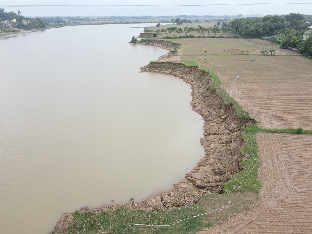 Bờ sông Mã, đoạn qua xã Vĩnh Hòa, huyện Vĩnh Lộc bị sạt lở với chiều dài trên 600m.