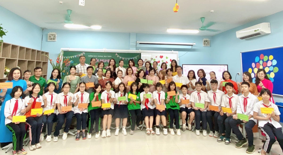 Giáo viên, học sinh tham gia dự án.
