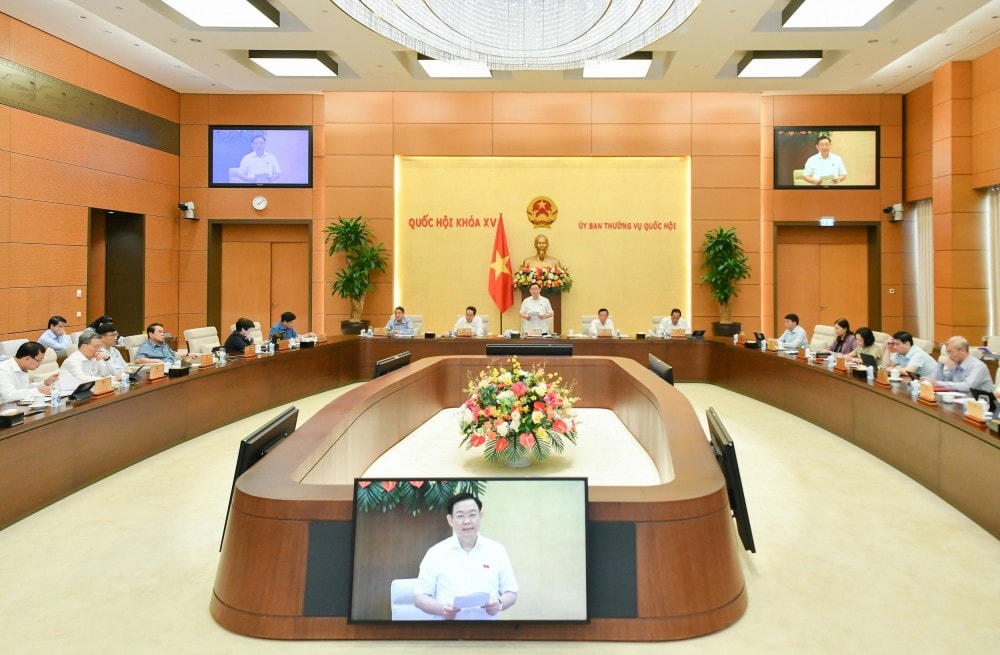   Chủ tịch Quốc hội Vương Đình Huệ phát biểu tại phiên họp chuyên đề pháp luật của Ủy ban Thường vụ Quốc hội.       Ảnh: QUOCHOI