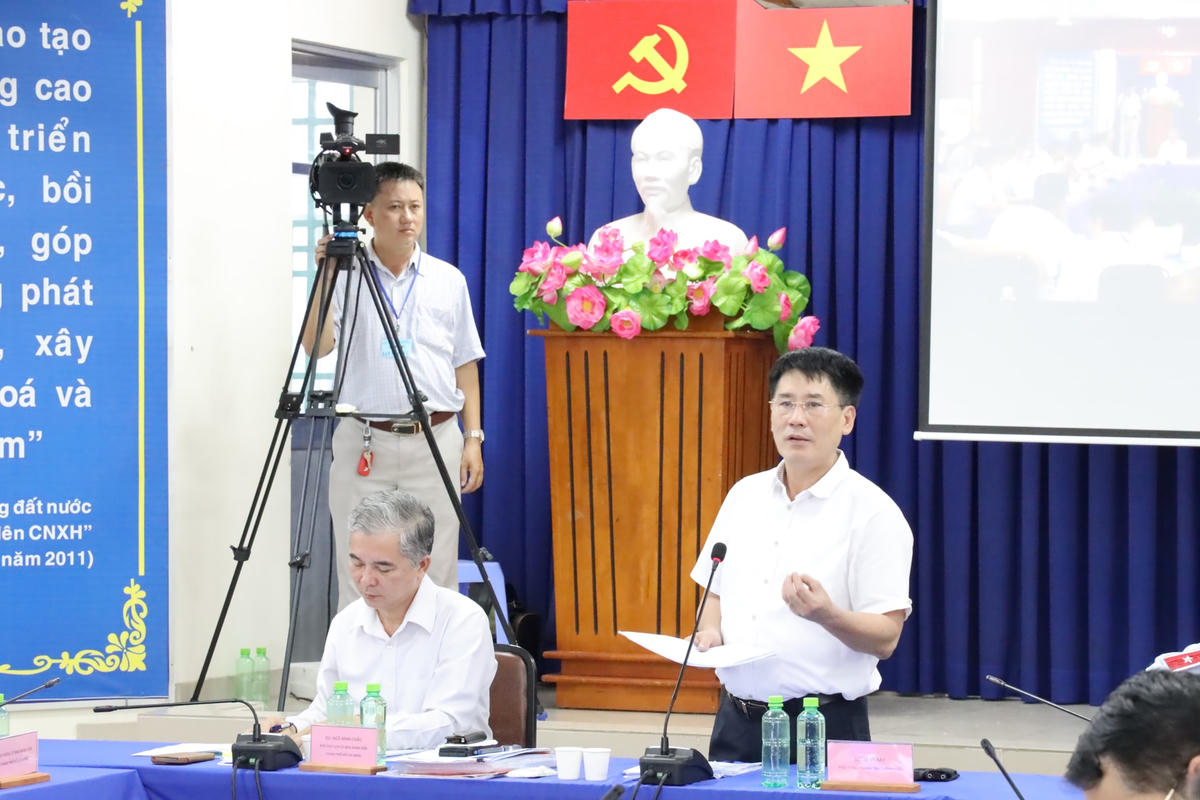Phó Tổng Thanh tra Chính phủ Lê Sỹ Bảy đã nhận trách nhiệm, thay mặt Thanh tra Chính phủ gửi lời xin lỗi tới bà con Thủ Thiêm do chậm trễ trong giải quyết vấn đề Thủ Thiêm (Ảnh: HMC).