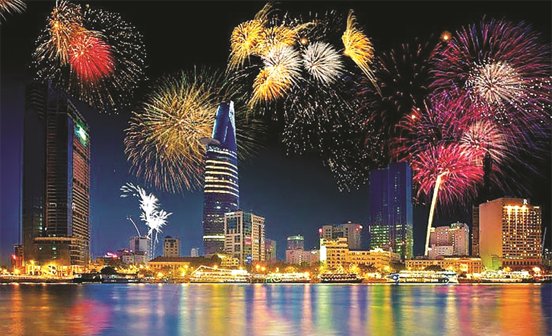 TP HCM bắn pháo hoa nhân dịp kỷ niệm 48 năm ngày Giải phóng miền Nam. Ảnh: MXH. 