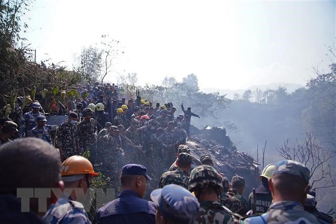 Hiện trường vụ rơi máy bay ở Pokhara, miền Trung Nepal ngày 15/1/2023. (Ảnh: AFP/TTXVN).