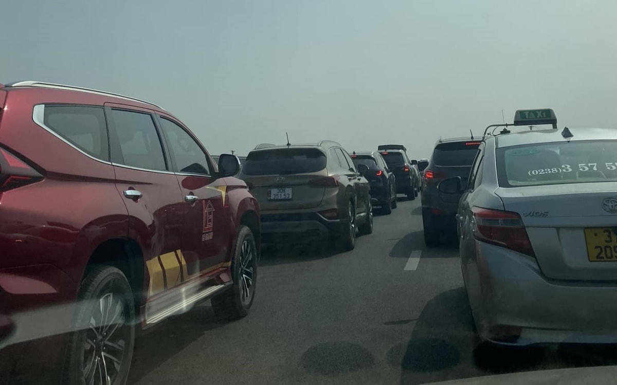 Un tac tren cao toc phap van - cau gie, nhieu nguoi loay hoay tim duong du xuan hinh anh 1