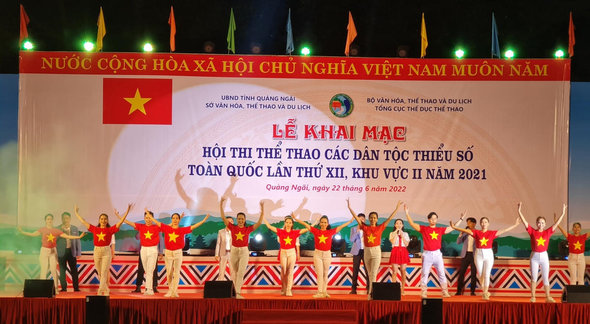 Một tiết mục văn nghệ tại buổi khai mạc hội thi.
