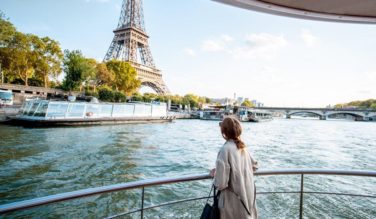 Một đoạn sông Seine chảy qua trung tâm Paris.