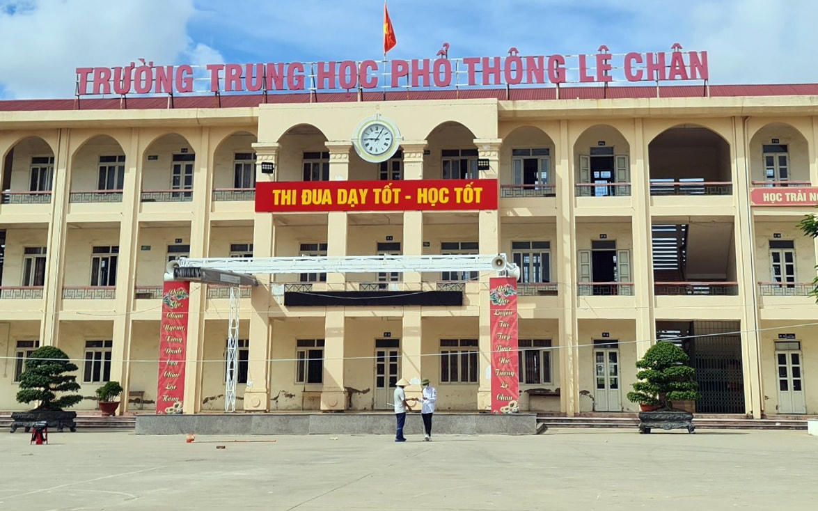 Trường THPT Lê Chân phải hoàn trả tiền vận động tài trợ xây dựng trạm biến áp.