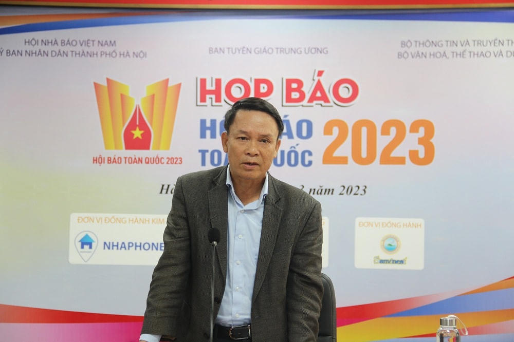 Nhà báo Nguyễn Đức Lợi, Phó chủ tịch thường trực Hội Nhà báo Việt Nam, Trưởng Ban tổ chức Hội báo toàn quốc năm 2023 chủ trì họp báo.