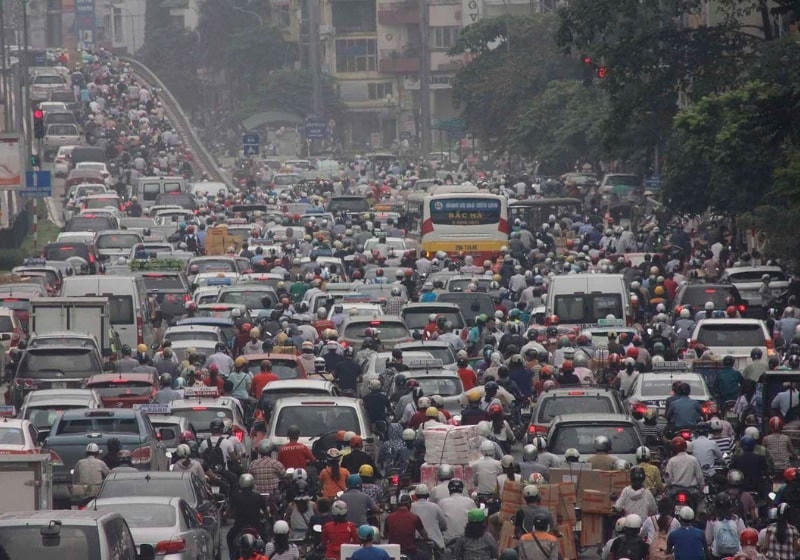 Xe máy và ô tô chiếm tới 70% lượng khí thải độc hại ra môi trường. Ảnh minh họa.