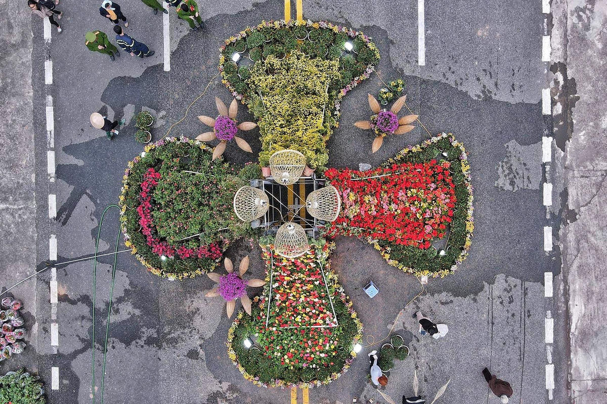 Cận cảnh: Người dân làng hoa Mê Linh tất bật chuẩn bị Festival hoa lớn nhất Thủ đô